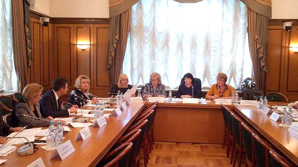 Комитет по вопросам семьи, женщин и детей рассмотрел проект федерального бюджета на 2018 год, а также на плановый период 2019-2020 гг.