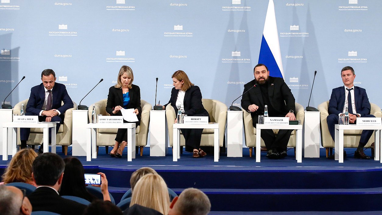 Круглый стол Комитета по охране здоровья на тему: "О мерах защиты здоровья граждан в рамках реализации Концепции сокращения потребления алкоголя в РФ"