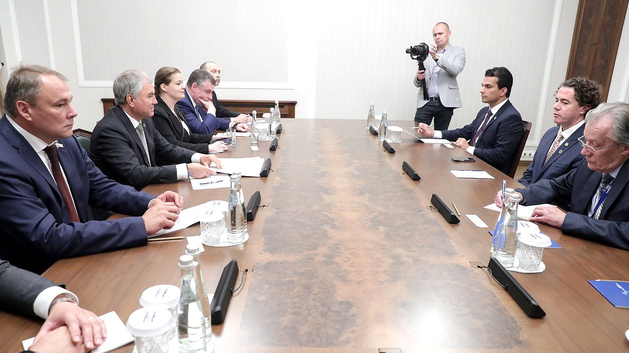 Reunión del Jefe de la Duma Estatal, Vyacheslav Volodin, y el Primer Vicepresidente del Senado Federal del Congreso Nacional de Brasil, Veneziano Vital do Rêgo Segundo Neto