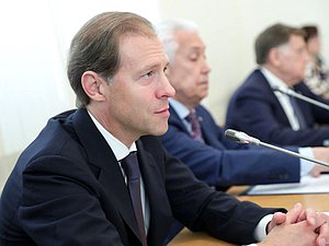 Министр промышленности и торговли РФ Денис Мантуров