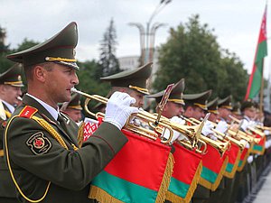 Церемония возложения венка и цветов к Монументу Победы в Минске