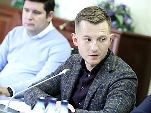 Председатель Комитета по молодежной политике Артем Метелев