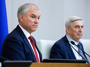 Председатель Государственной Думы Вячеслав Володин и Первый заместитель Председателя Государственной Думы Иван Мельников