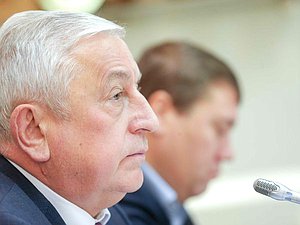 Председатель Комитета по региональной политике и проблемам Севера и Дальнего Востока Николай Харитонов. Автор фото: Марат Абулхатин/Фотослужба Государственной Думы