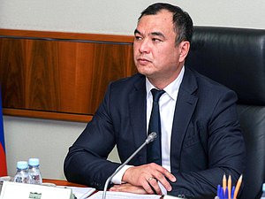 Первый заместитель Председателя Комитета по вопросам собственности, земельным и имущественным отношениям Сергей Тен