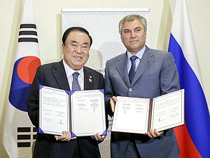 Chairman of the State Duma Viacheslav Volodin and Speaker of the National Assembly of the Republic of Korea Moon Hee-sang