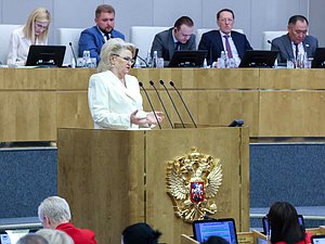 Председатель Комитета по защите семьи, вопросам отцовства, материнства и детства Нина Останина