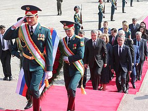 Chairman of the State Duma Viacheslav Volodin and members of the Russian delegation laid a wreath to the monument to Isma'il ibn Ahmad in Dushanbe