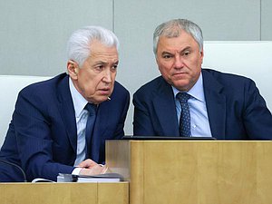 Руководитель фракции "Единая Россия" Владимир Васильев и Председатель Государственной Думы Вячеслав Володин