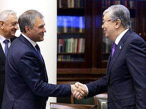 Председатель Государственной Думы Вячеслав Володин и Председатель Сената Парламента Республики Казахстан Касым-Жомарт Токаев во время заседания Совета Парламентской Ассамблеи Организации Договора о коллективной безопасности в Санкт-Петербурге. Автор фото: Анна Исакова/Фотослужба Государственной Думы