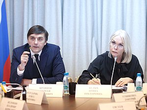 Министр просвещения РФ Сергей Кравцов и Председатель Комитета по просвещению Ирина Белых
