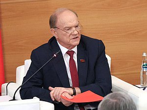 Руководитель фракции КПРФ Геннадий Зюганов