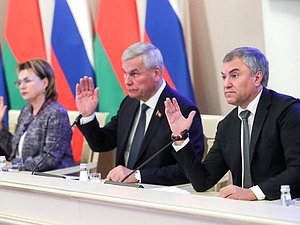 Председатель Палаты представителей Национального собрания Республики Беларусь Владимир Андрейченко и Председатель Государственной Думы Вячеслав Володин