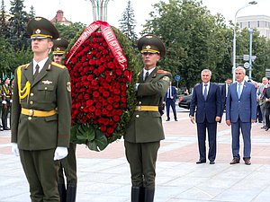 Ceremony of wreath laying to the Victory Monument in Minsk