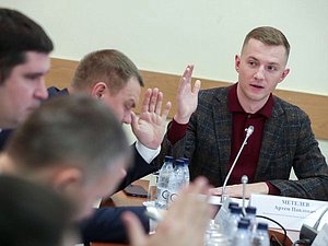 Председатель Комитета по молодежной политике Артем Метелев