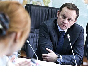 Первый заместитель Председателя Комитета по жилищной политике и жилищно-коммунальному хозяйству Олег Сидякин
