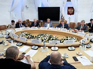 Заседание Экспертного совета Комитета по международным делам  на тему "Милитаризация Евросоюза и фактическое включение Украины в этот процесс: чем ответит Россия?"