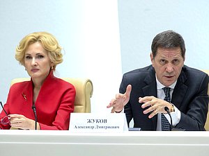 Заместитель Председателя Государственной Думы Ирина Яровая и Первый заместитель Председателя Государственной Думы Александр Жуков