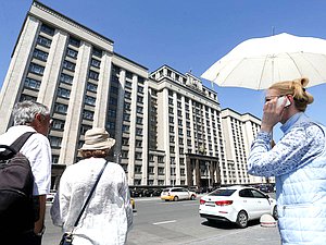 Здание Государственной Думы телефон мобильный женщина та