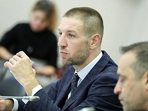 Первый заместитель Председателя Комитета по молодежной политике Дмитрий Пирог