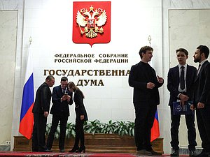 здание нейтральное люди