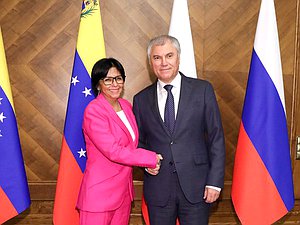 Vyacheslav Volodin, Jefe de la Duma Estatal, y Delcy Eloína Rodríguez Gómez, Vicepresidenta Ejecutiva, Ministra del Poder Popular de Economía, Finanzas y Comercio Exterior de la República Bolivariana de Venezuela