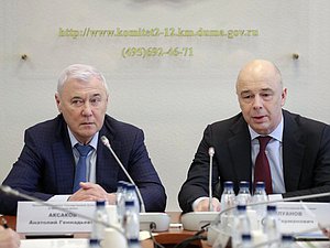 Министр финансов РФ Антон Силуанов и Председатель Комитета по финансовому рынку Анатолий Аксаков