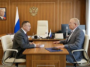 Олег Морозов провел рабочую встречу с Главой Минстроя России Иреком Файзуллиным