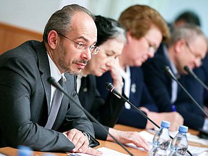 Круглый стол на тему «Содействие развитию жилищного строительства как необходимый фактор улучшения жилищных условий молодых семей»