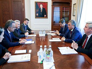 Встреча Председателя ГД Вячеслава Володина и кандидата на пост вице-премьера по строительству и региональной политике Виталия Мутко с участием председателей профильных комитетов ГД