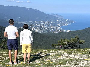 Крым Ай-Петри вид панорама Ялта туристы