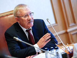 Председатель Комитета по контролю Олег Морозов