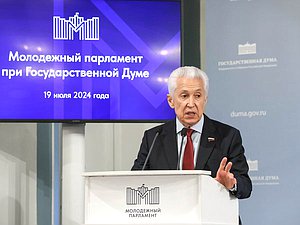 Руководитель фракции "Единая Россия" Владимир Васильев