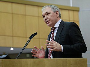 Председатель Комитета по делам СНГ, евразийской интеграции и связям с соотечественниками Леонид Калашников