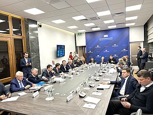 Заседание межфракционной рабочей группы по законодательному обеспечению применения искусственного интеллекта под руководством заместителя Председателя Государственной Думы Александра Бабакова