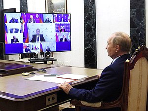 Совещание с постоянными членами Совета Безопасности (в режиме видеоконференции). Фото: kremlin.ru