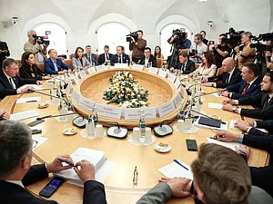 Встреча членов фракции ЛДПР с кандидатами на должности в Правительстве РФ