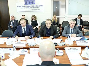 Первый заместитель Председателя Комитета по физической культуре и спорту Дмитрий Пирог, Председатель Комитета Дмитрий Свищев и член Комитета Евгений Ревенко