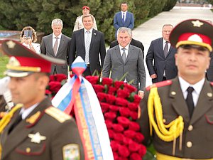 Laying flowers at Monument of Independence and Humanism in Tashkent