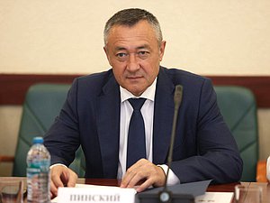 Председатель Комиссии по Регламенту и обеспечению деятельности Государственной Думы Виктор Пинский