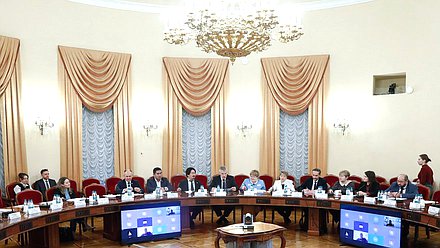 Круглый стол Комитета по охране здоровья на тему «О мерах совершенствования организации медицинской помощи с целью достижения ключевых показателей федерального проекта «Борьба с гепатитом С и минимизация рисков распространения данного заболевания»