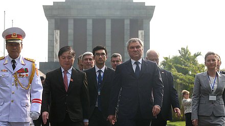 Wreath-laying ceremony at the Ho Chi Minh Mausoleum in Hanoi