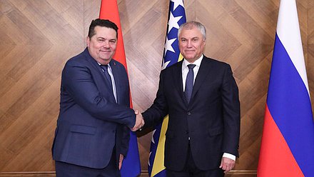 El Jefe de la Duma Estatal Vyacheslav Volodin y el Presidente de la Asamblea Nacional de la República Srpska (Bosnia y Herzegovina) Nenad Stevandic