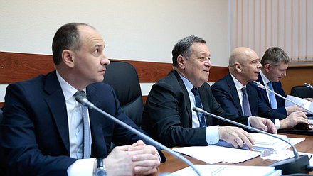 Председатель Счетной палаты РФ Борис Ковальчук, Председатель Комитета по бюджету и налогам Андрей Макаров, Министр финансов РФ Антон Силуанов и Министр экономического развития РФ Максим Решетников