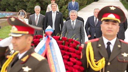 Laying flowers at Monument of Independence and Humanism in Tashkent