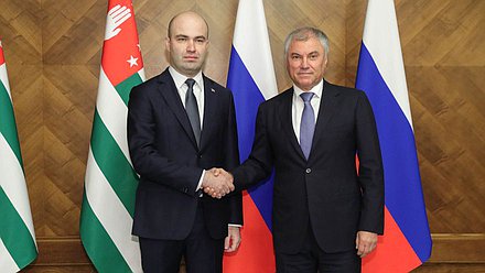Председатель Государственной Думы Вячеслав Володин и Спикер Народного Собрания – Парламента Республики Абхазия Лаша Ашуба