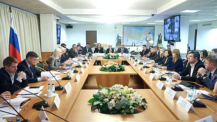 Круглый стол Комитета по просвещению на тему «Порядок подготовки и проведения государственной итоговой аттестации 2026»