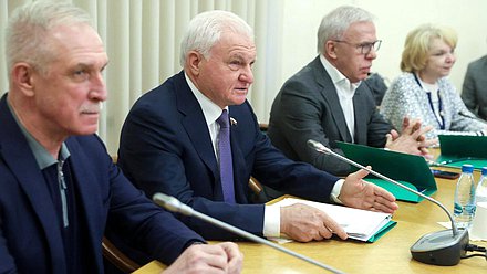 Первый заместитель Председателя Комитета по региональной политике и местному самоуправлению Сергей Морозов, Первый заместитель Председателя Комитета по аграрным вопросам Владимир Плотников и Первый заместитель Председателя Комитета по экологии, природным ресурсам и охране окружающей среды Вячеслав Фетисов