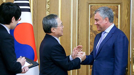 Chairman of the State Duma Viacheslav Volodin and Extraordinary and Plenipotentiary Ambassador of the Republic of Korea to Russia Woo Yoon-keun