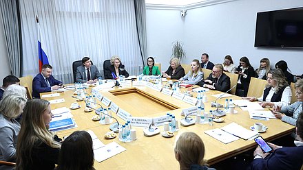 Заседание Комитета по защите семьи, вопросам отцовства, материнства и детства с участием Министра просвещения РФ Сергея Кравцова